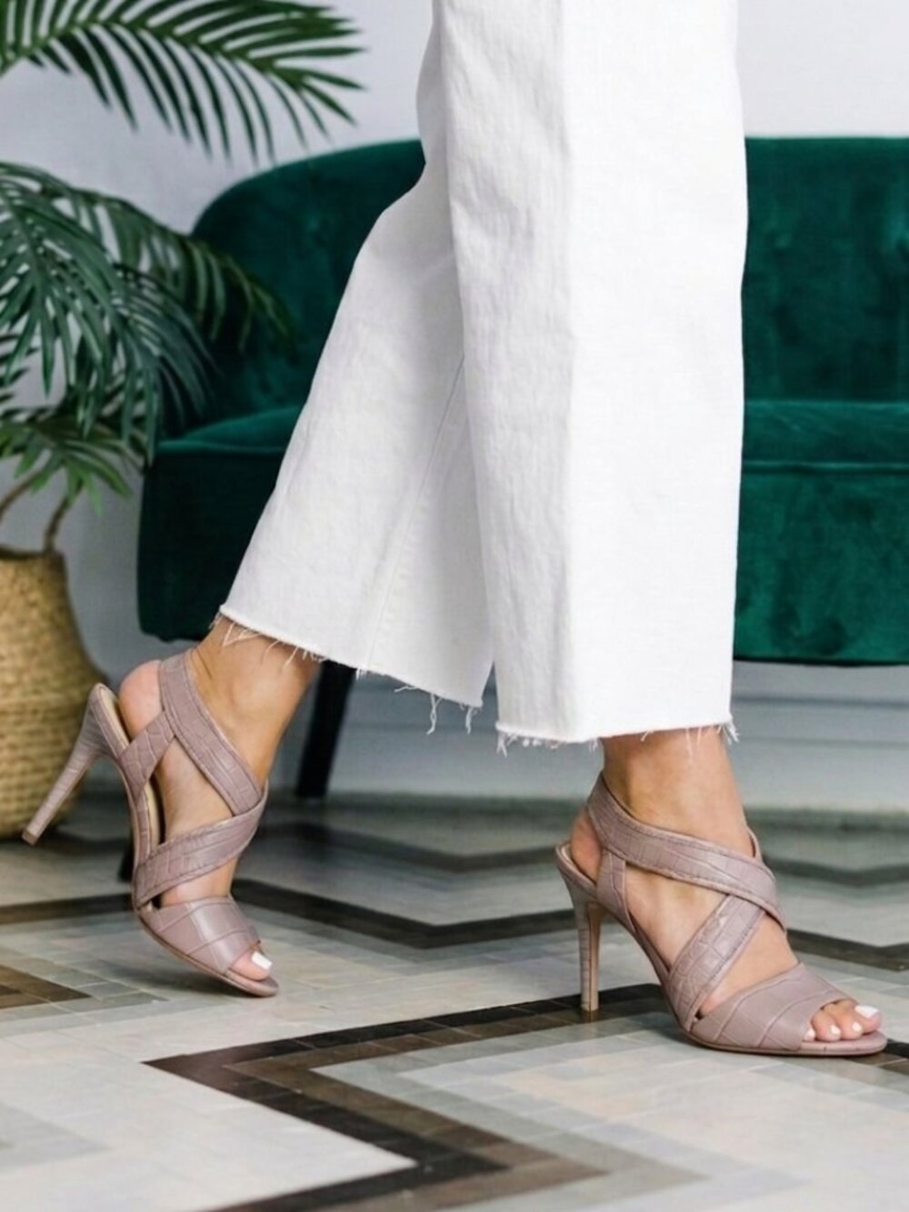 COACH Karlie LEATHER SANDALS SIZE 7